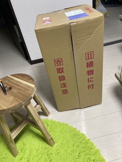 バラの家から届いた段ボール